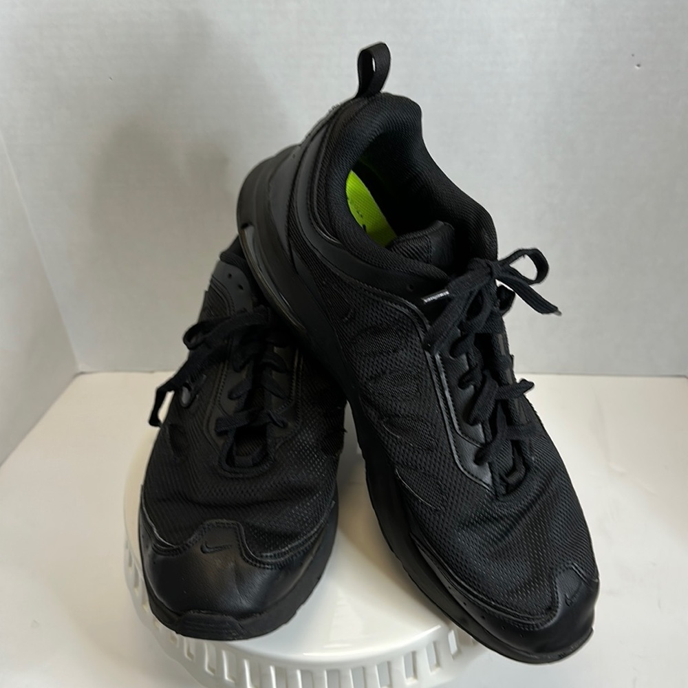 Nike Men’s Air Max AP gym shoes